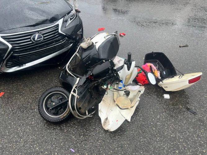 电动车闯红灯致4死,电动车闯红灯致死亡