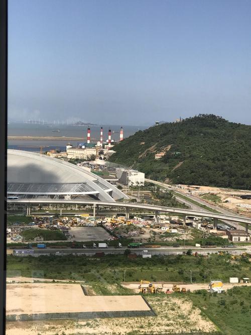 2025新澳正版免费挂牌和公交站椅子仅手机高与公交站台椅子