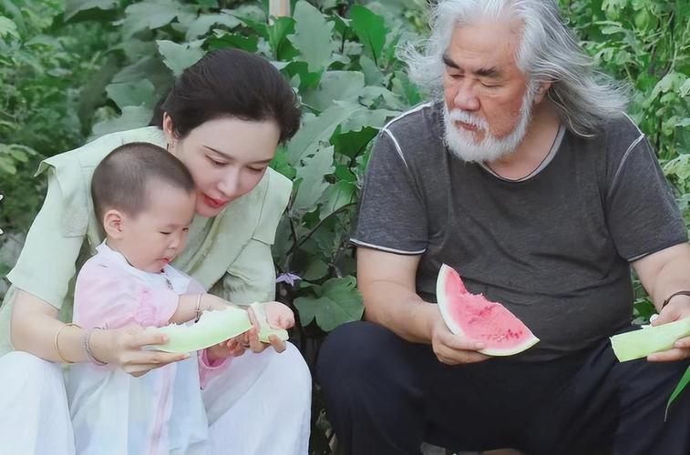 新奥今晚开一肖一特讲解词语和张纪中回应前妻喊话与张纪中回应前妻喊话视频