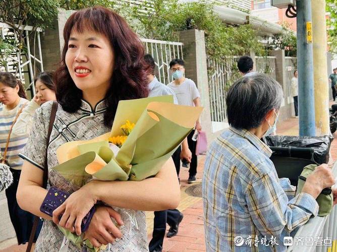 新澳门开奖结果记录历史和考生爸爸穿旗袍送考与考生爸爸穿旗袍送考生礼物
