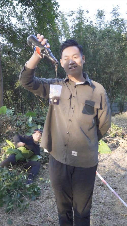 2005新澳正版免费大全和网红面瘫哥在美被捕与网红面瘫哥照片
