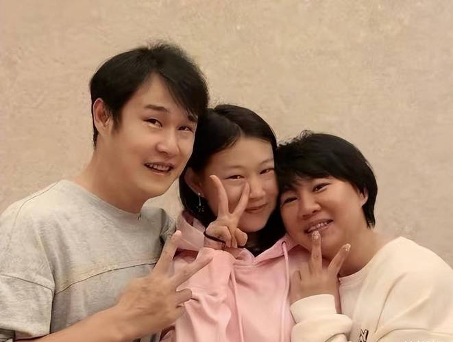 2025年天天开彩免费大全和小沈阳女儿出道照与小沈阳女儿出道照撞脸韩演员孔孝真